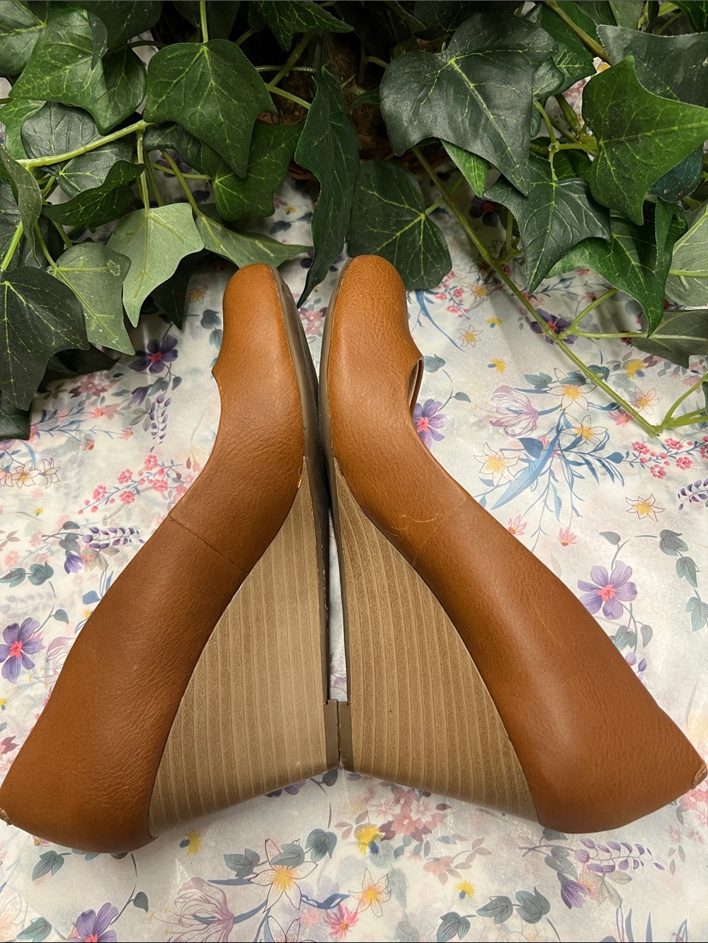 Jessica Simpson Tan Round-Toe Pumps - Picture 5 of 13